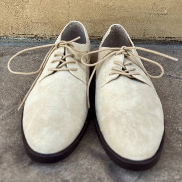 Beautiful Ralph Lauren Marina suede closed toe oxfords - Picture 5 of 5